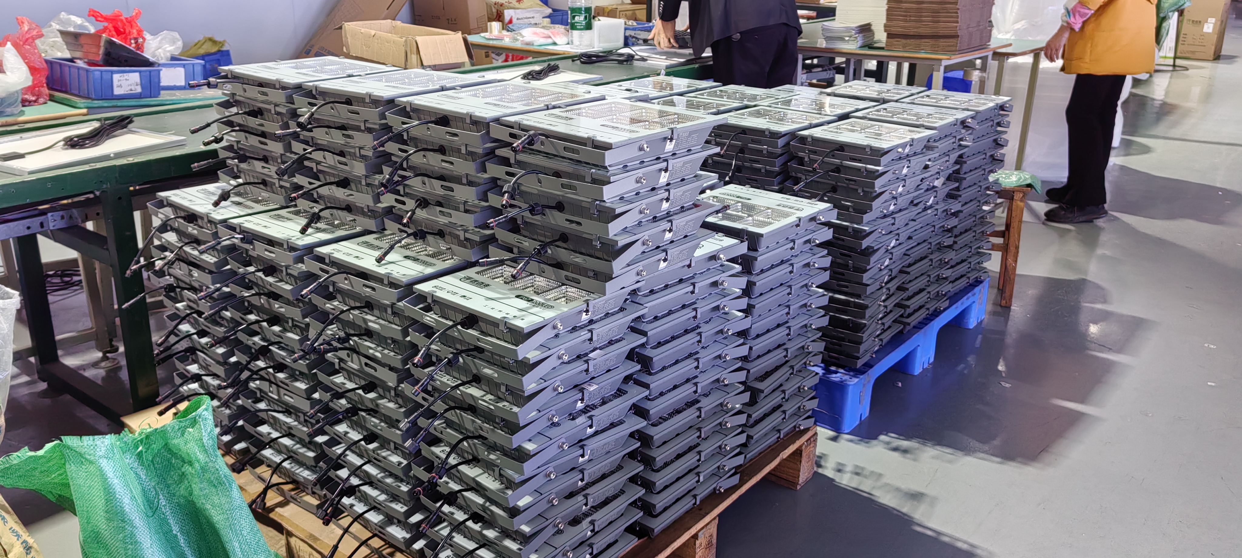 太陽能投光燈-黑金剛(圖6) 太陽能投光燈-黑金剛(圖6)