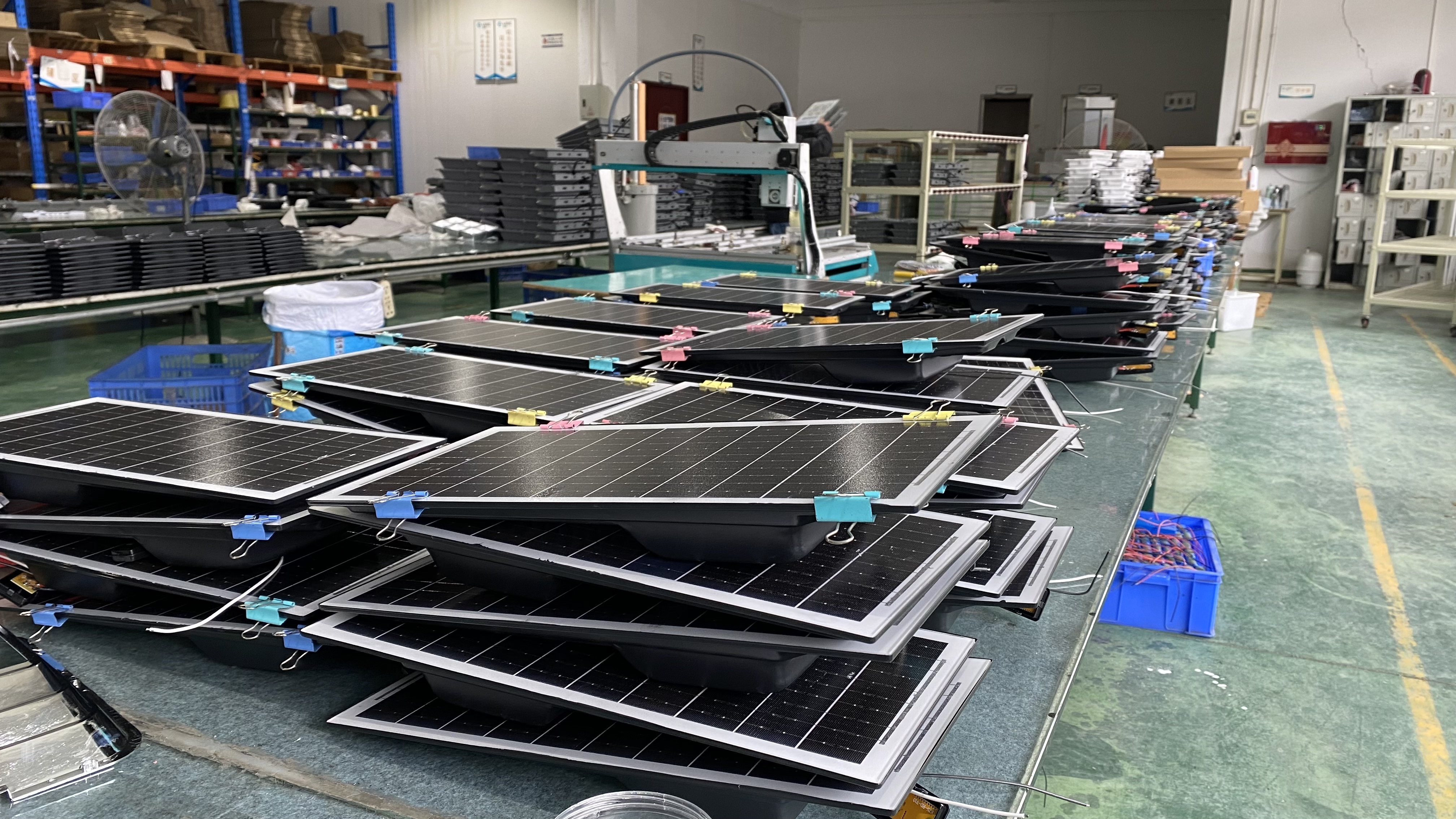 太陽(yáng)能一體化路燈-方盒(圖5) 太陽(yáng)能一體化路燈-方盒(圖5)