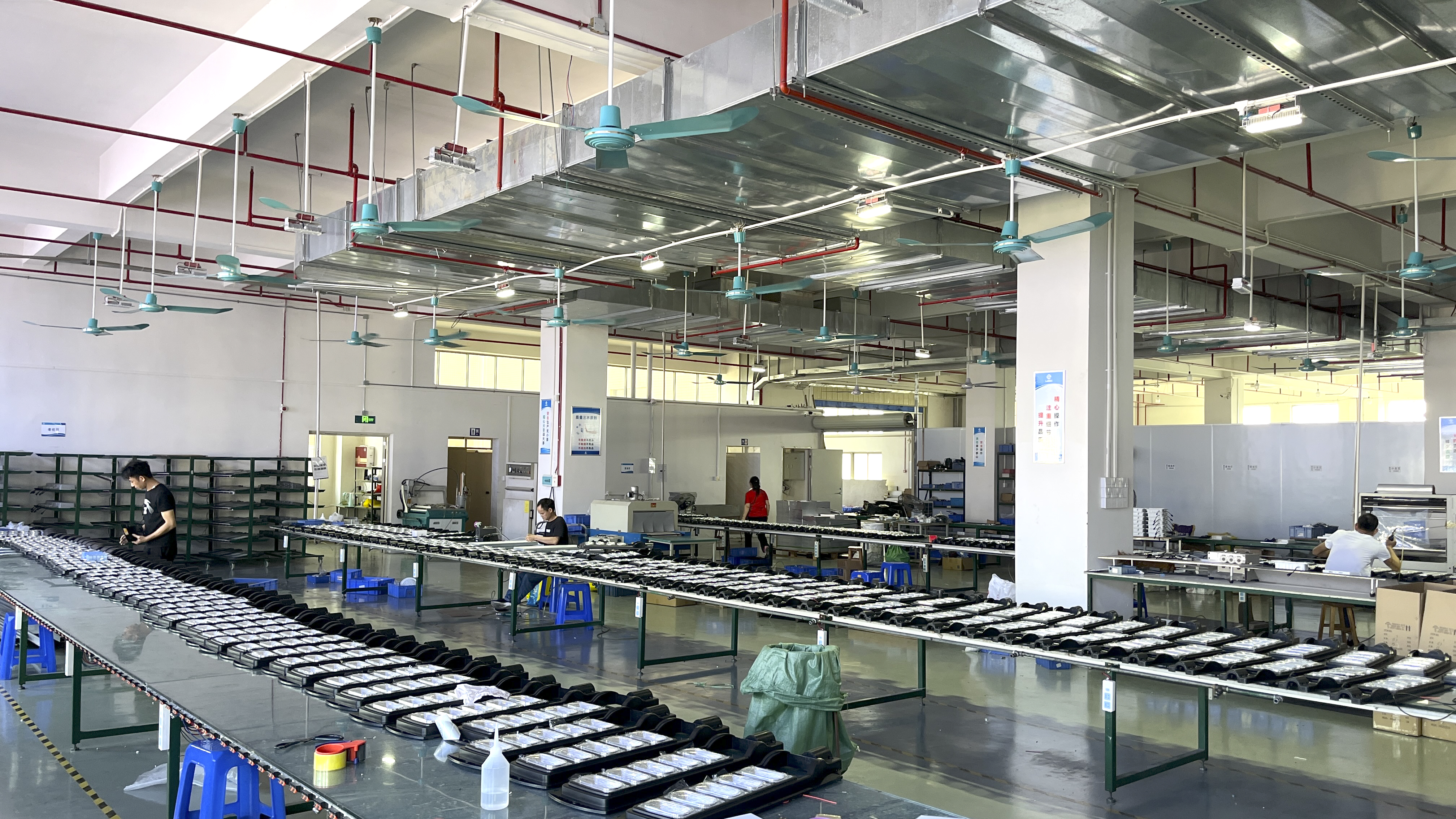 太陽(yáng)能一體化路燈-變形金剛(圖4) 太陽(yáng)能一體化路燈-變形金剛(圖4)